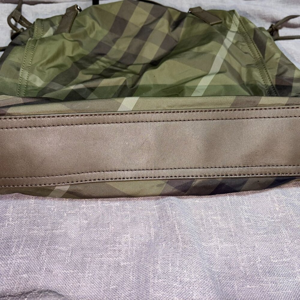 Burberry Green Plaid Tote Bag - Picture 5 of 9